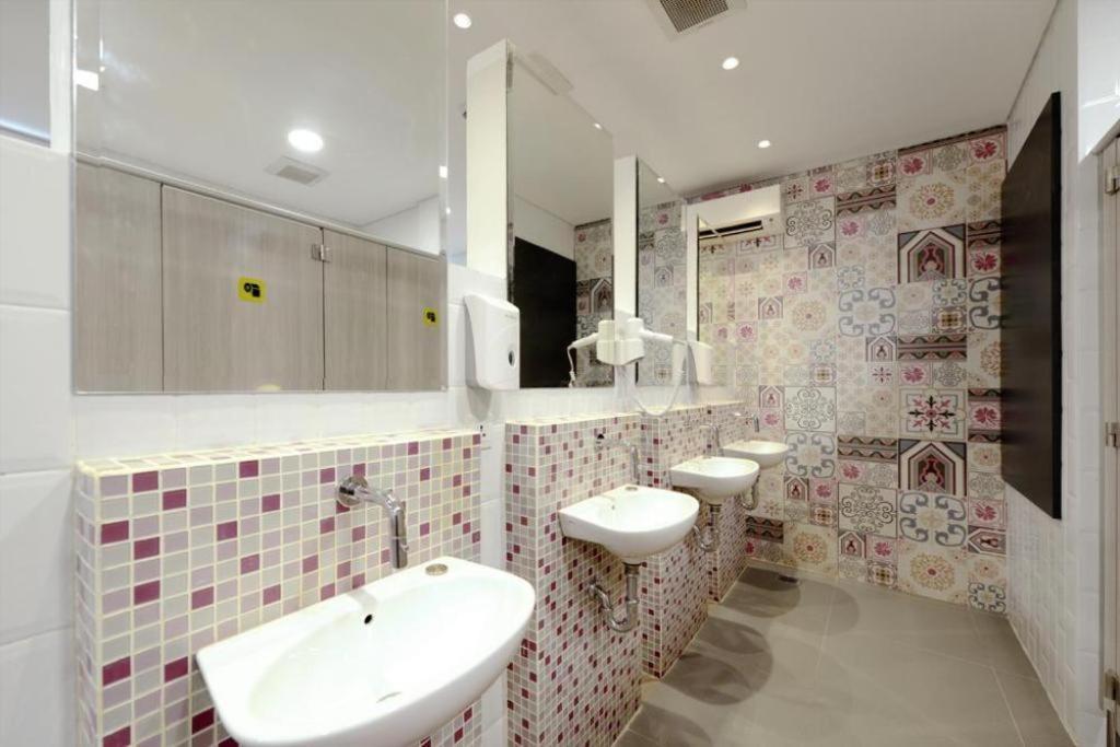The Social House - Coliving & Hostel - Previously Known As Nomad Hostel Cakarta Dış mekan fotoğraf